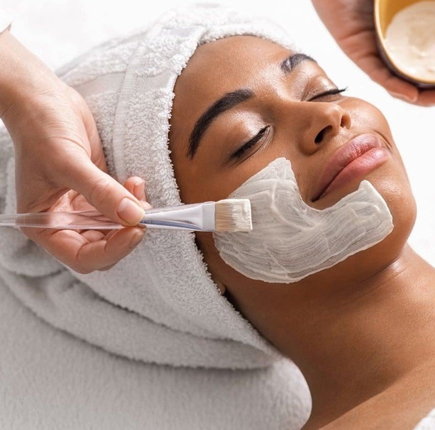 A women care her skin